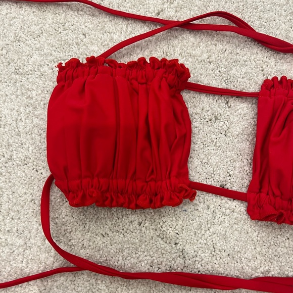 RED BIKINI - Picture 5 of 8